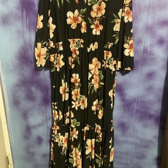 Women Black Floral Dress - Picture 6 of 8